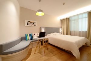Making up situational dialogue ~ Do you prefer to go to another hotel?