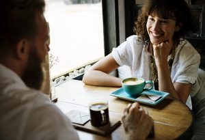 Making up situational dialogue~Tell me something about your friend
