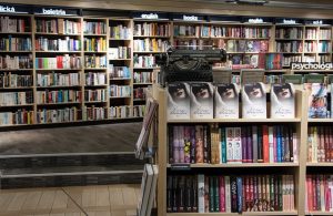 Making up Situational dialogue ~ Let’s go to the bookstore